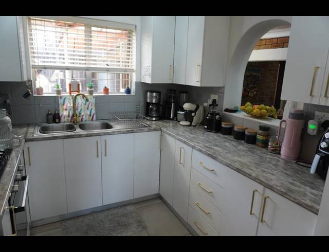 3 BEDROOM HOUSE FOR SALE IN PROTEA HEIGHTS
